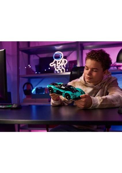 42208 LEGO Technic Aston Martin Valkyrie 707 Parça +9 Yaş fiyatları