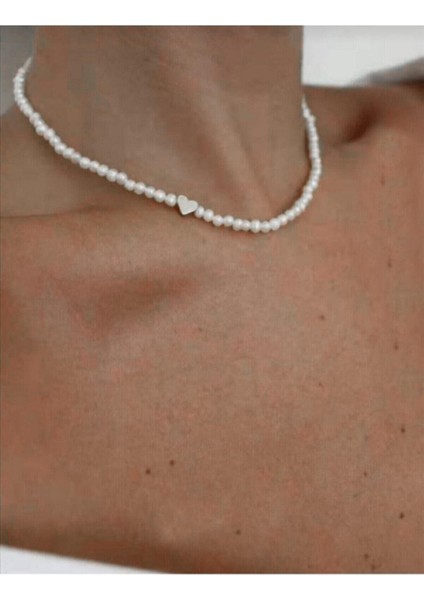 Gümüş Renk Kalpli Inci Kolye
