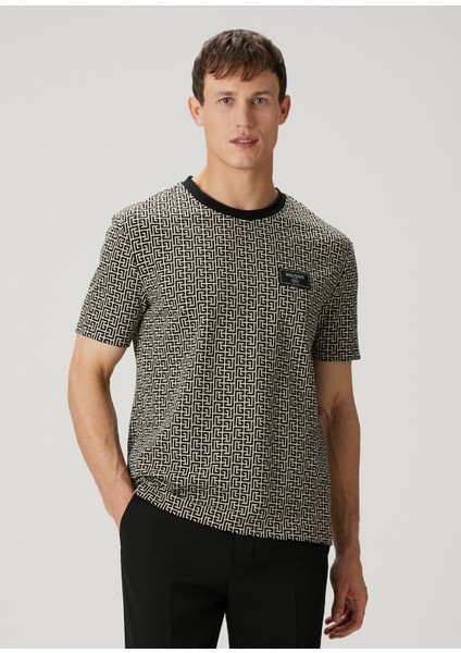 Siyah Beyaz Logo Desenli T-Shirt modelleri