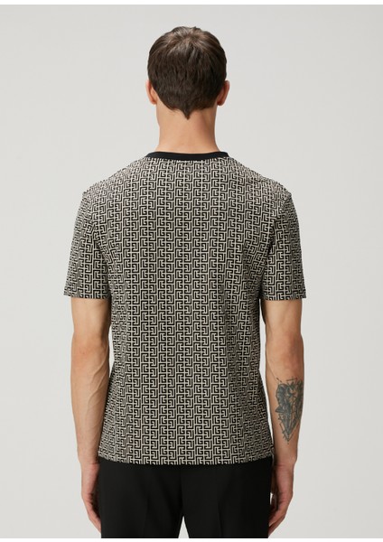 Siyah Beyaz Logo Desenli T-Shirt fırsatları