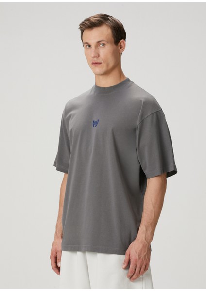 Koyu Gri Logo Nakışlı T-Shirt modelleri