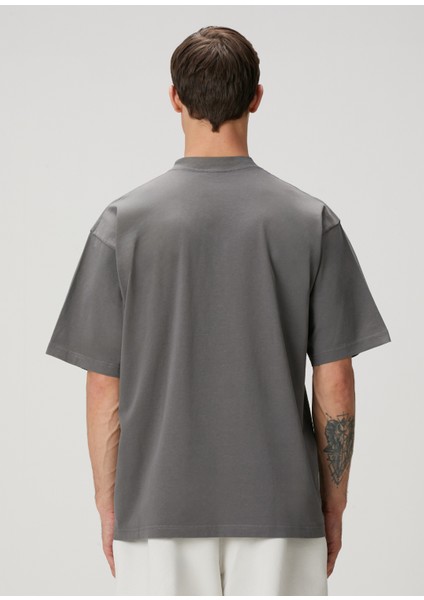 Koyu Gri Logo Nakışlı T-Shirt fırsatları