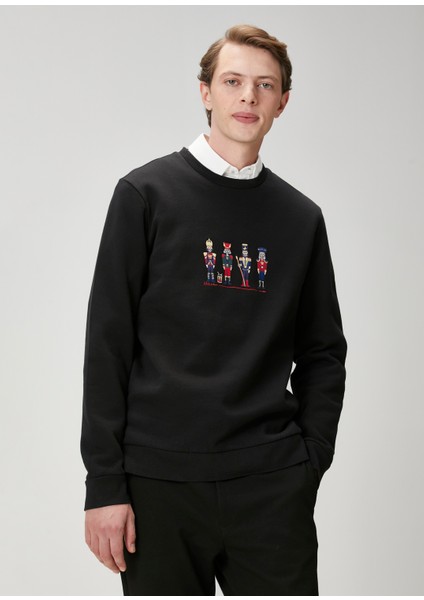 Siyah Figür Nakışlı Sweatshirt indirimleri