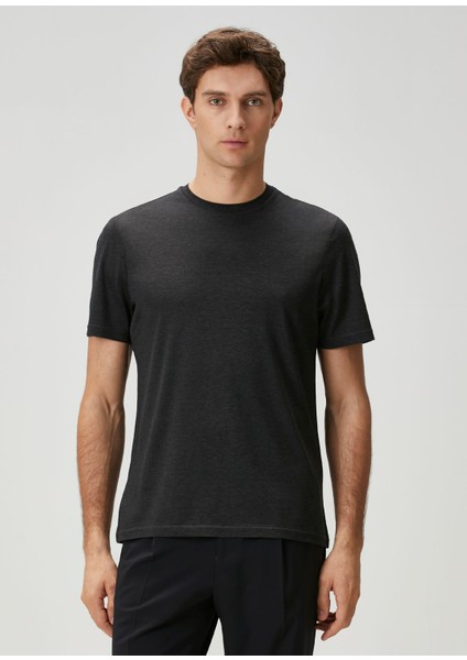 Siyah Ipek Karışımlı T-Shirt