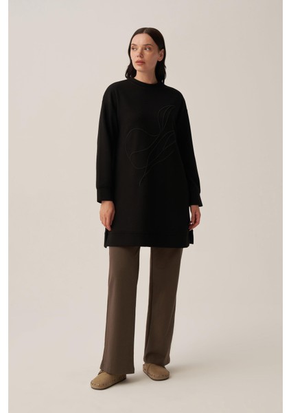 Siyah-Yumuşak Dokulu Nakışlı Sweatshirt