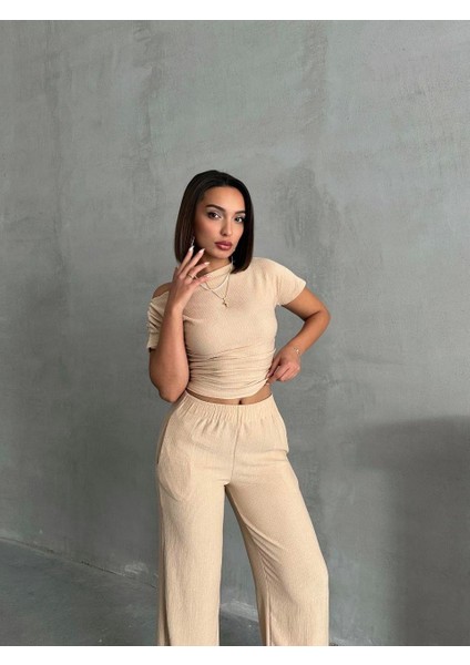 Tek Omuz Crop ve Bol Paça Pantolon Takım fırsatları
