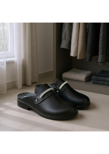 “perla Kadın Siyah Taş Detaylı Günlük Terlik / Loafer – Rahat ve Şık Ev & Dış Mekan Kullanımı”