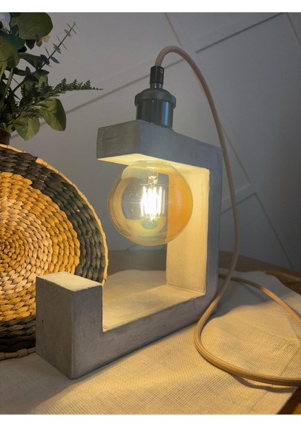 Modern Gri Beton Masa ve Gece Lambası, Şık ve Kullanışlı Aydınlatma Seçeneği fiyatları