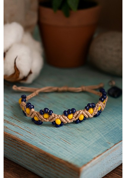 Yarım Çiçek Desenli Makrome Bileklik – Lacivert & Sarı Boncuklu Bohem Tasarım (El Yapımı) modelleri