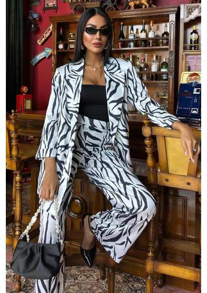 Zebra Desenli Chanel Saten Takım -Multi