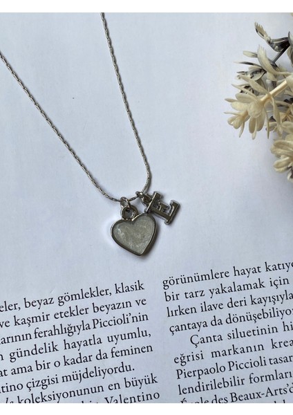 Kadın Rodyum Kaplama E Harf Detaylı Kalp Kolye