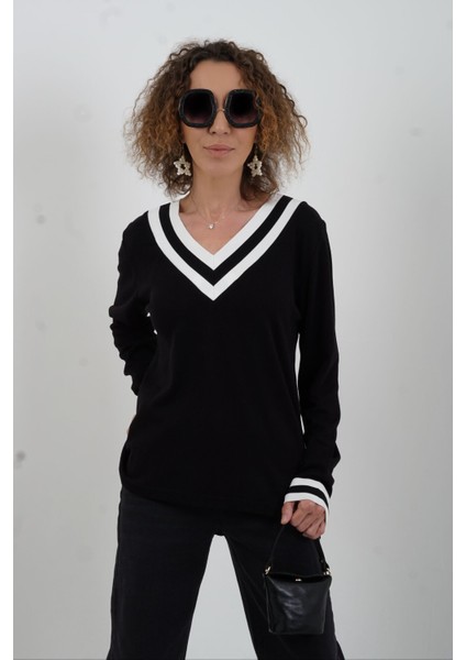 Siyah V Yaka Çizgili Özel Triko Kazak
