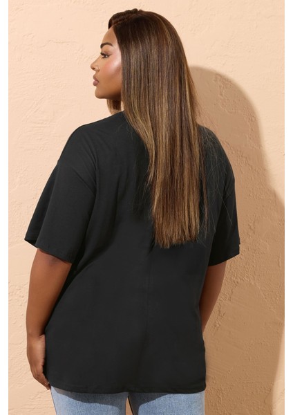 Büyük Beden Bisiklet Yaka Kısa Kollu Çiçek Desenli T-Shirt 304197 fırsatları