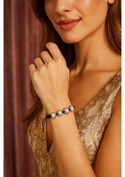 Siyah Makrome Inci ve Metal Çiçek Bileklik fırsatları