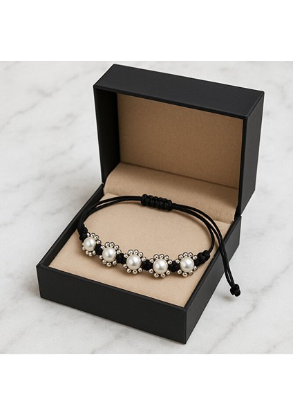 Siyah Makrome Inci ve Metal Çiçek Bileklik indirimleri