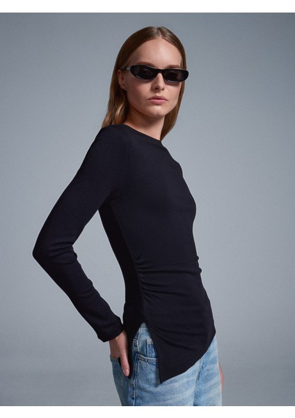 32198 Kayık Yaka Büzgülü Top-Siyah