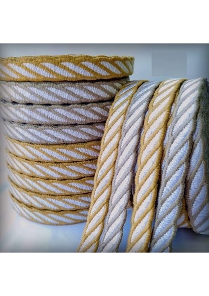 Desenli Kurdele Süsü - 1.5cm Genişliğinde Nakış Aksesuarı (Bej) fiyatları