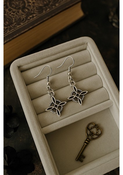 Gotik Gümüş Tonlu Motifli Sallantılı Küpe - El Yapımı indirimleri