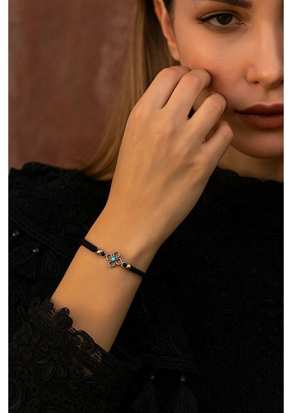 Siyah Makrome Ayarlanabilir Mavi Boncuk Detaylı El Yapımı Bileklik fiyatları