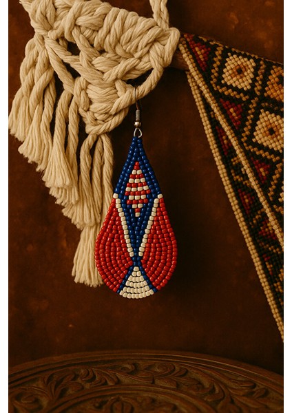 Etnik Desenli El Yapımı Kırmızı-Lacivert Boncuk Küpe – Renkli Bohem Tarz indirimleri