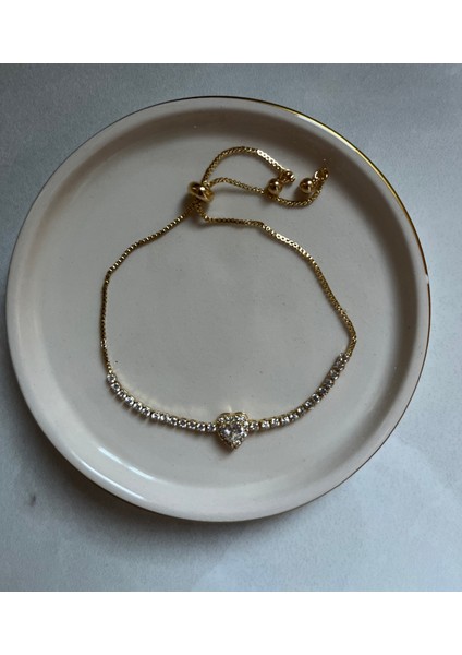 Kadın Kalpli Bileklik Gold Bileklik Altın Renk Kalp Figürlü Zirkon Taşlı Kadın Bileklik Ayarlanabilir Çelik Aşk Temalı Takı Şık & Romantik Hediye Seçeneği Kadın Çelik Bileklik Taşlı Bileklik