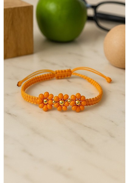 Turuncu Çiçek Boncuklu Ayarlanabilir Makrome Bileklik fırsatları
