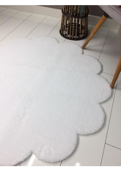 Beyaz Papatya Şekilli Peluş Post Halı, Yıkanabilir ve Kaymaz Tabanlı Rahat Kullanım modelleri