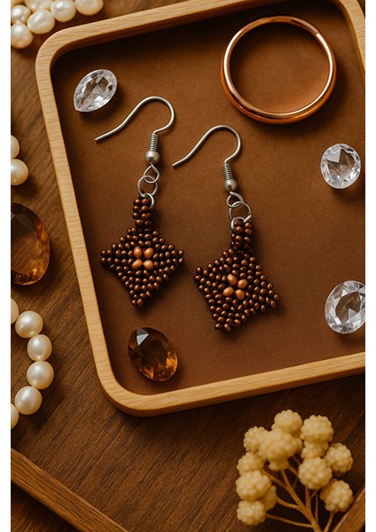 Bronz Tonlu El Yapımı Kare Boncuk Küpe – Etnik Zarafet indirimleri