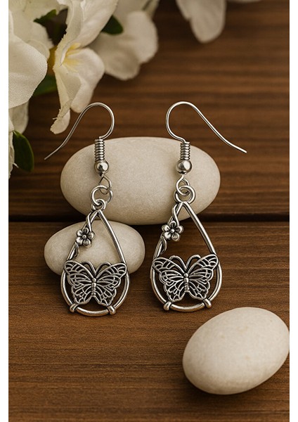 Antik Gümüş Renk Kelebek ve Çiçek Motifli Sallantılı Küpe - El Yapımı fırsatları