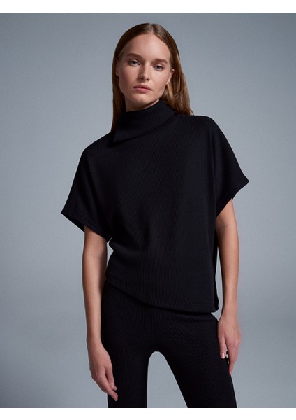 32239 Asimetrik Kesim Boğazlı Top-Siyah