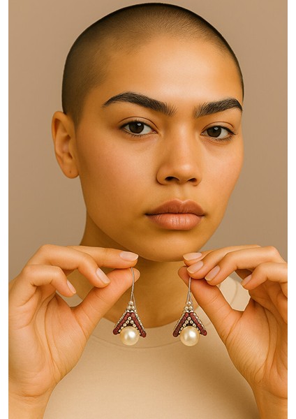 Boncuk Işlemeli Incili Sallantılı Küpe modelleri