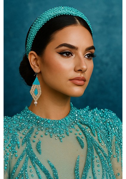 Boncuklu Inci Detaylı Geometrik Küpe – Turkuaz & Altın (El Yapımı) fiyatları