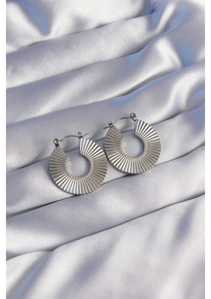 316L Çelik Gümüş Renk Oval Çizgili Plaka Küpe - TJ-BKP9048