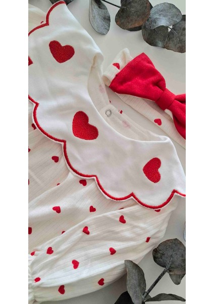 Kız Bebek Yakası Kalp Nakış Detaylı Kalp Desenli Romper / Çıtçıtlı Body ve Bandana fiyatları
