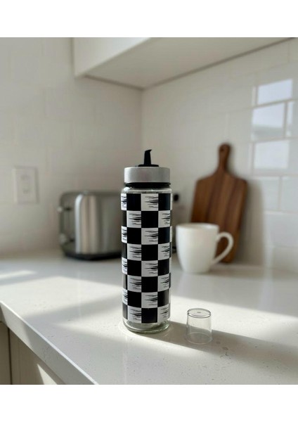Damalı Cam Yağdanlık – Metal Kapaklı, Damlatmaz, Isıya Dayanıklı, Akıllı Yağlık 550 ml (Zeytinyağı, Sirke, Ayçiçek Yağı)