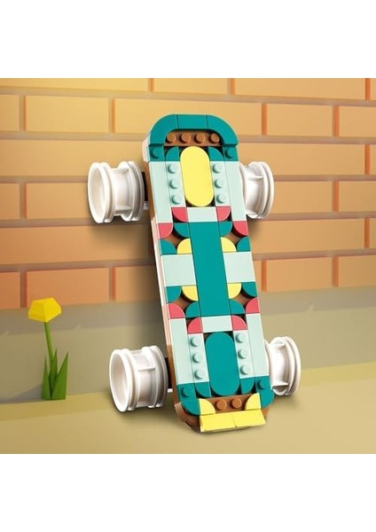 Creator Retro Paten 31148-8 Yaş ve Üzeri Çocuklar Için Mini Kaykay ve Kasetçalar Model Seçenekleri Içeren 3’ü 1 Arada Yaratıcı Oyuncak Yapım Seti, Doğum Günü Hediyesi Fikri (342 Parça) modelleri