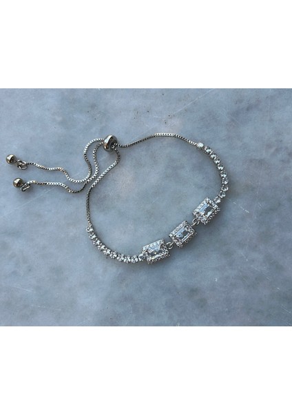 Kadın Taşlı Ayarlanabilir Bileklik Baget Gümüş Renk Taşlı Bileklik Şık Işıltılı Takı Zarif Günlük ve Özel Gün Aksesuarı Taşlı Bileklik Kadın Bileklik Şık Bileklik Baget Taşlı Bileklik Hediye Bileklik modelleri