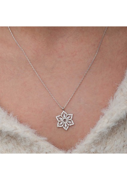 Gümüş Baget Taşlı Çiçek Kadın Kolye modelleri