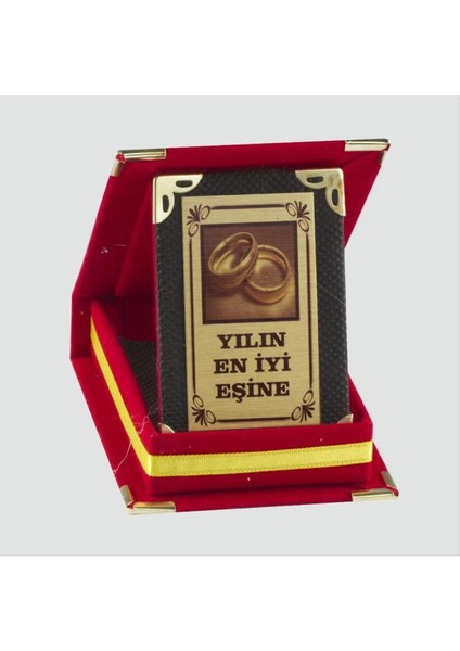 Yılın En Iyi Eşine Plaketi
