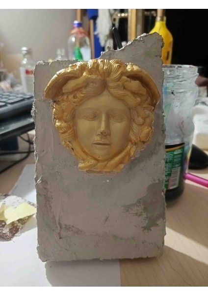 Altın Medusa Baş Figürü – El Yapımı Beton Heykel | Antik Lüks Dekor | Rky Studio Özel Seri