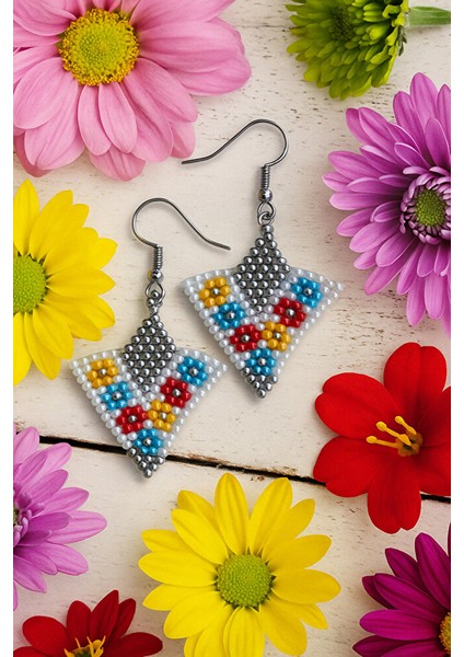 Kare Form Çiçek Desenli Renkli Tasarım Boncuk Küpe – El Yapımı