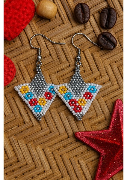 Kare Form Çiçek Desenli Renkli Tasarım Boncuk Küpe – El Yapımı indirimleri