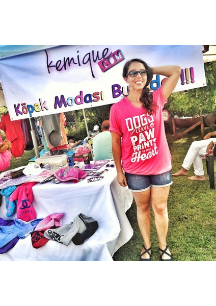 Dogs Leave Paw Prints On Your Heart Pembe Tişört modelleri