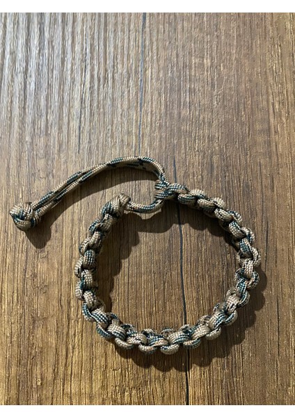 Kahverengi Üstü Yeşil Noktalı Paracord Bileklik modelleri