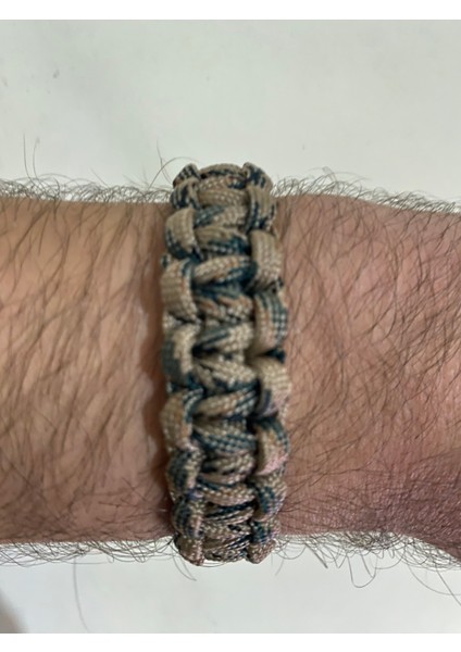 Kahverengi Üstü Yeşil Noktalı Paracord Bileklik fırsatları
