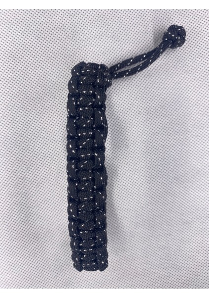 Siyah Üstü Beyaz Noktalı Paracord Bileklik