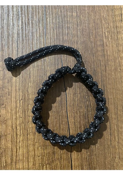Siyah Üstü Beyaz Noktalı Paracord Bileklik modelleri