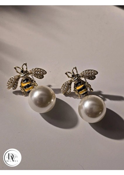 - Glow Earrings – Gold Kaplama Inci Detaylı Arı Kadın Küpe (KOD-337) fiyatları