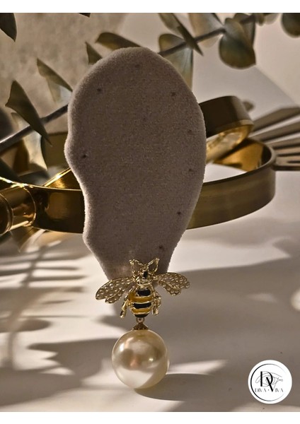 - Glow Earrings – Gold Kaplama Inci Detaylı Arı Kadın Küpe (KOD-337) modelleri