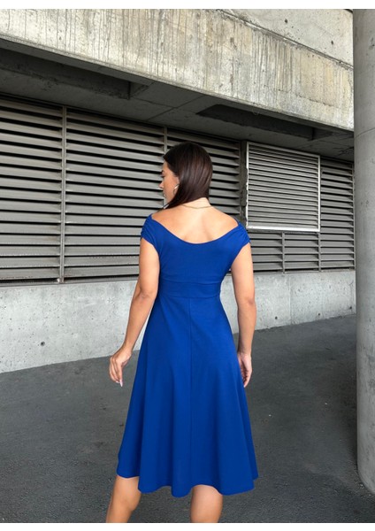 Kayık Yaka Midi Boy Saks Elbise 583259 fırsatları